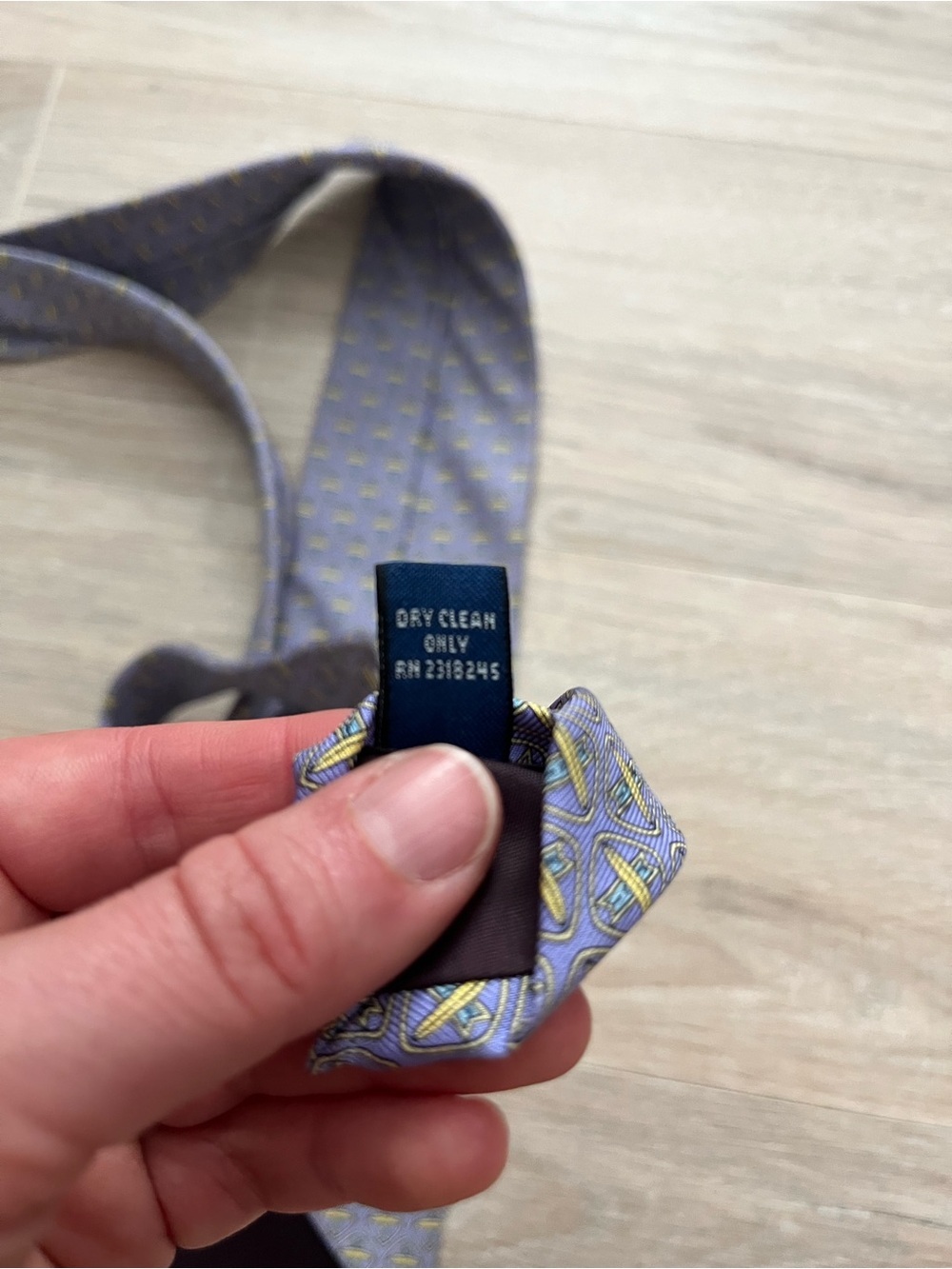 Vineyard Vines Men's UVA Eli Banana Silk Tie - Picture 6 of 6